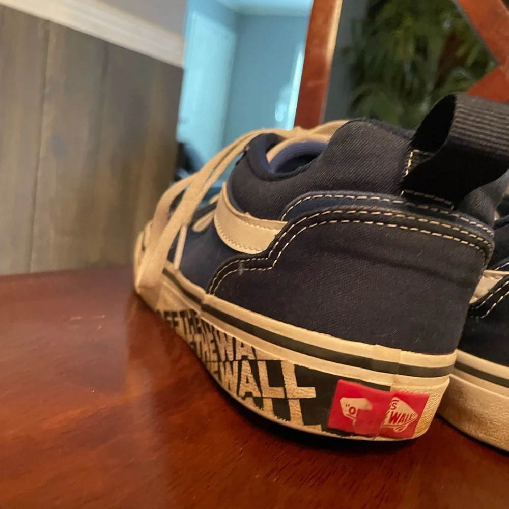 VANS - Picture 5 of 6